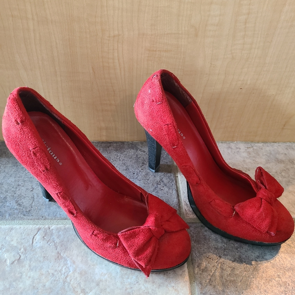 Delicious Y2K red pumps with bow 7.5